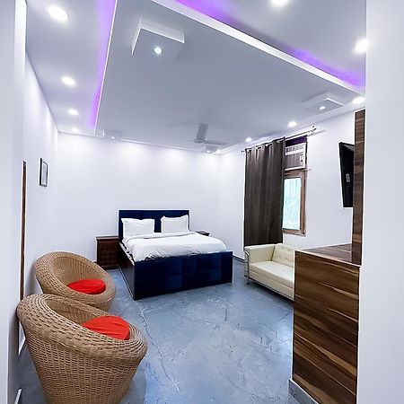 נוידה Hotel Js Garden - Near Jaypee Hospital מראה חיצוני תמונה