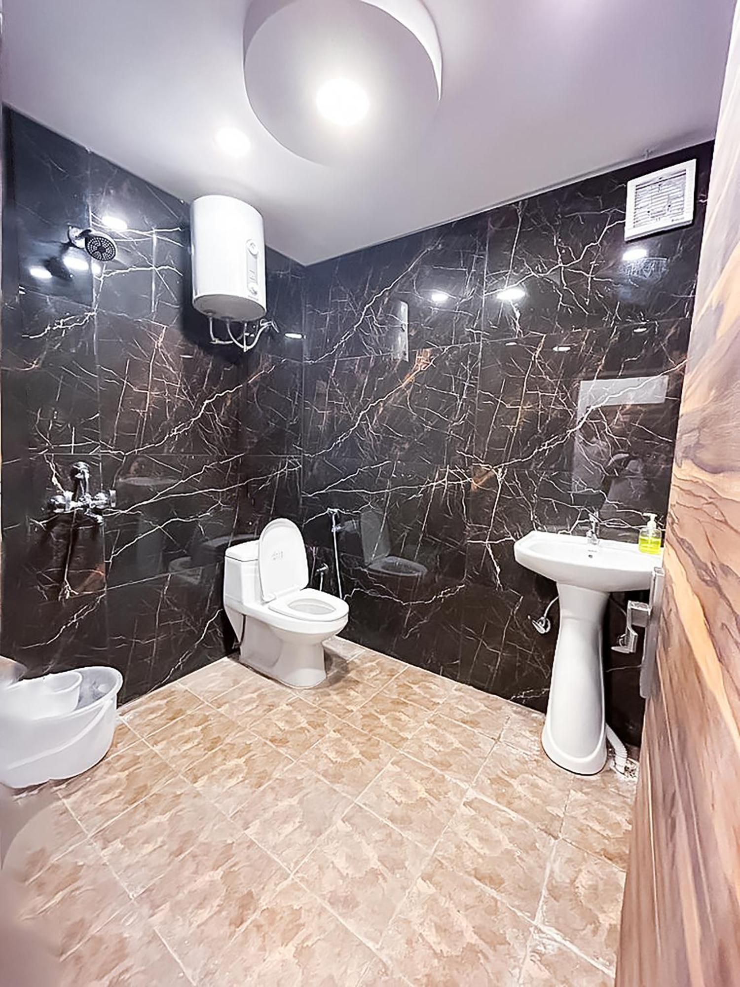 נוידה Hotel Js Garden - Near Jaypee Hospital מראה חיצוני תמונה