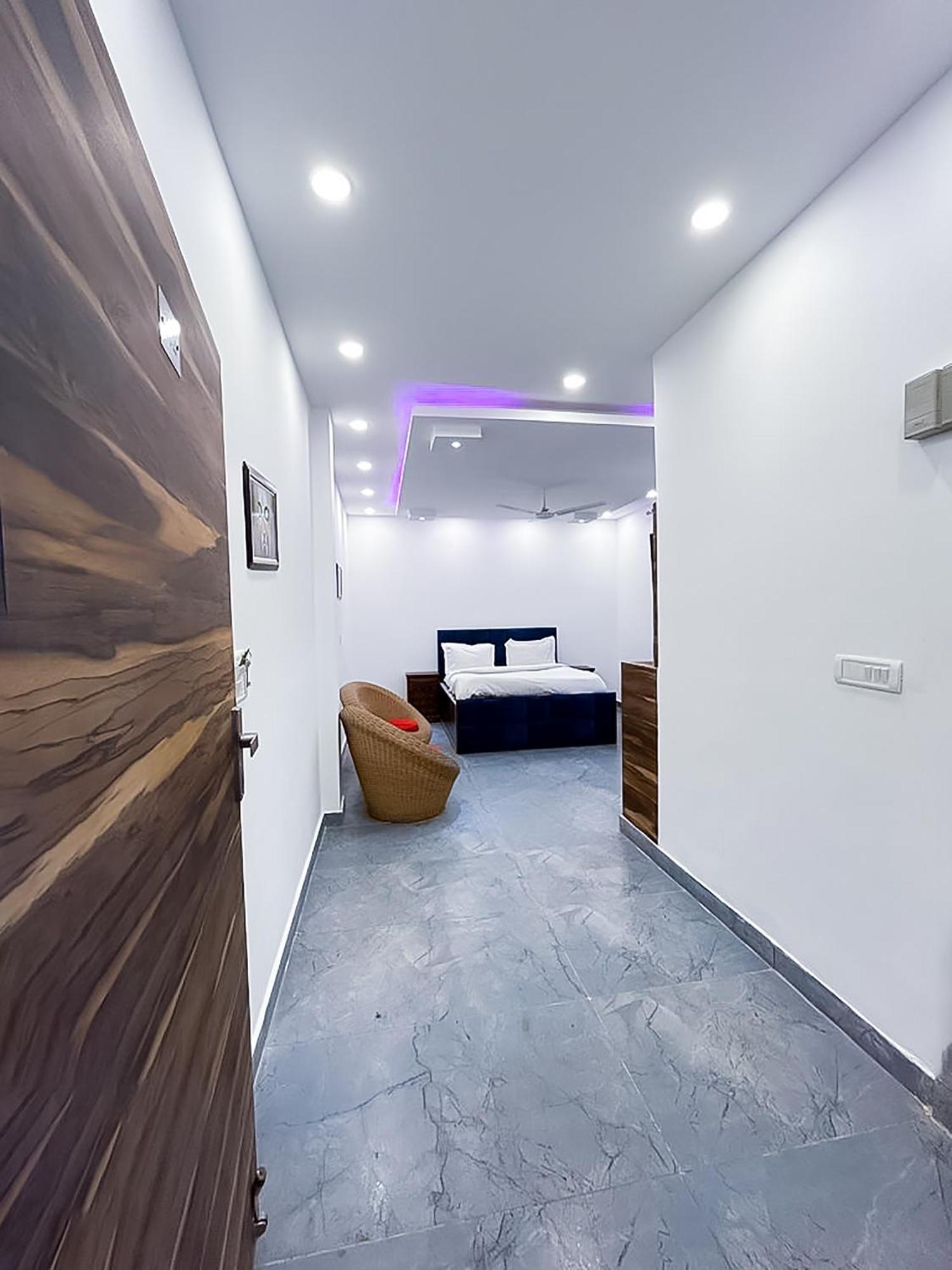 נוידה Hotel Js Garden - Near Jaypee Hospital מראה חיצוני תמונה