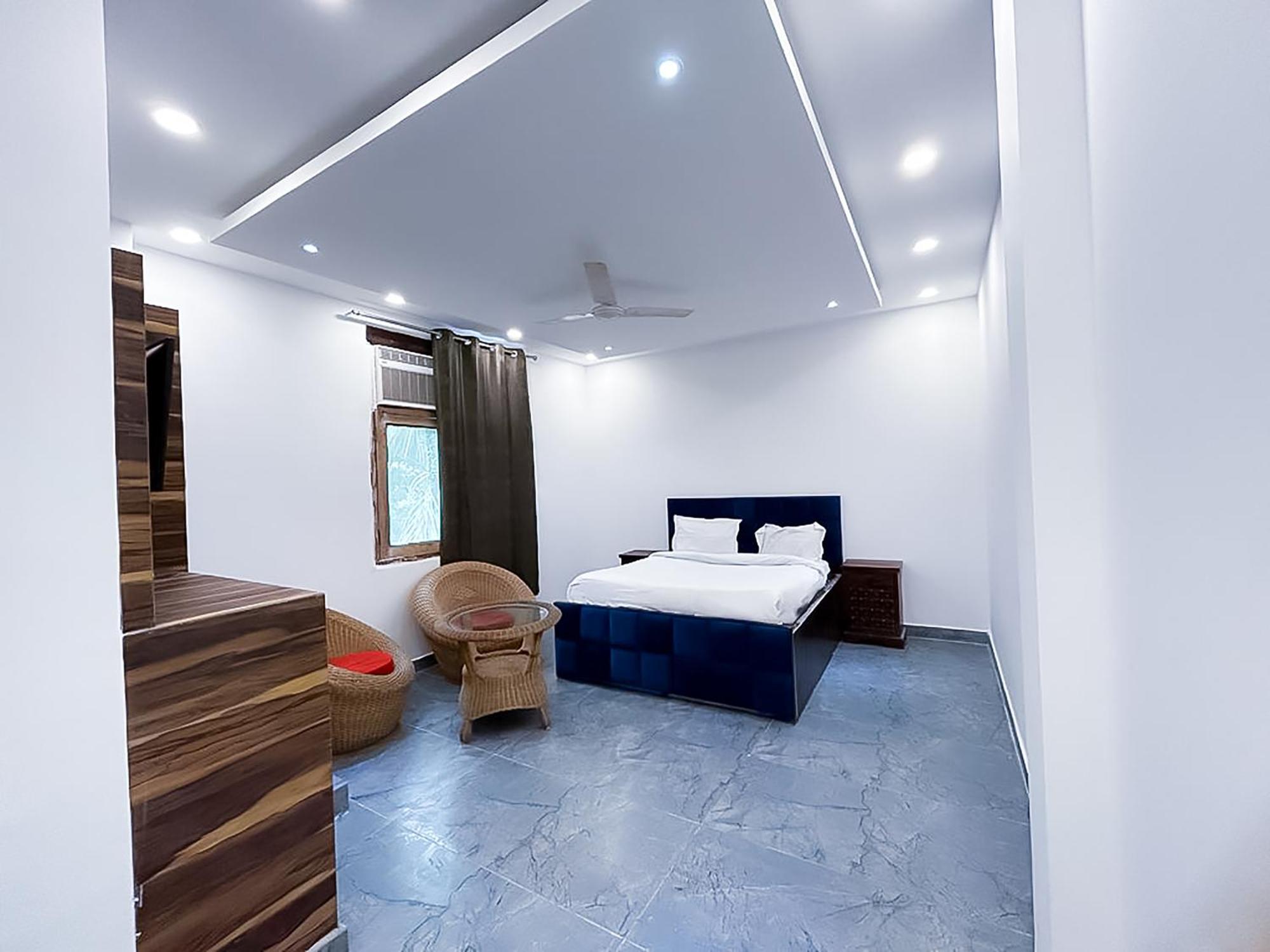 נוידה Hotel Js Garden - Near Jaypee Hospital מראה חיצוני תמונה