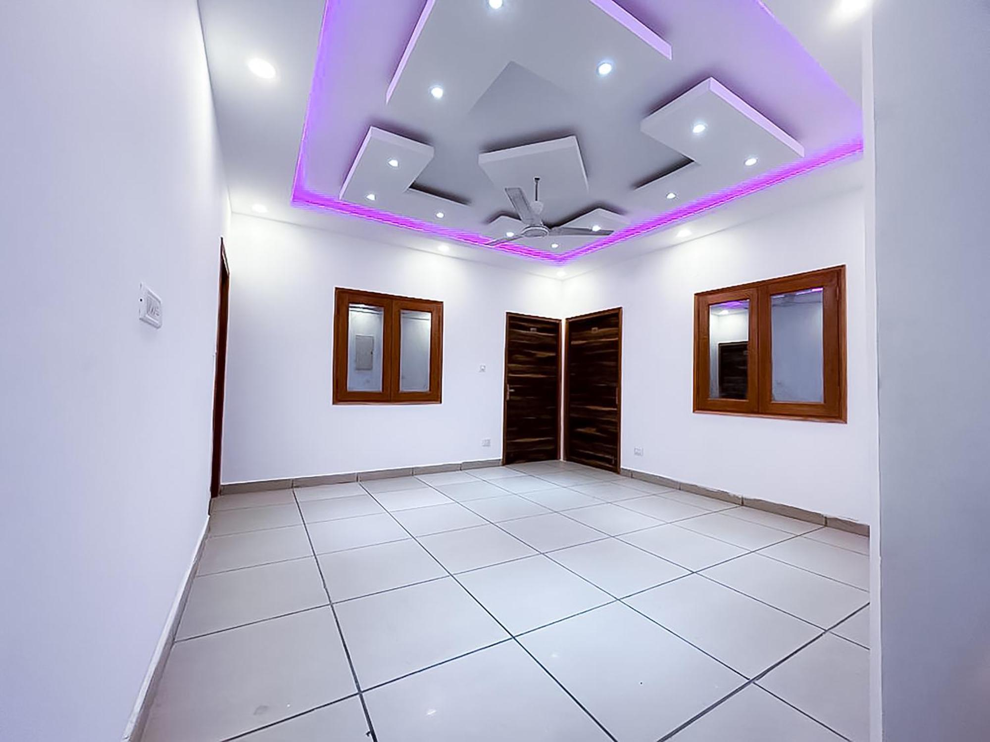 נוידה Hotel Js Garden - Near Jaypee Hospital מראה חיצוני תמונה